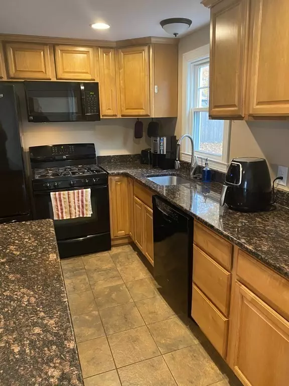 Agawam, MA 01001,35 Elbert Rd