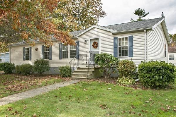 9 Daphne Way, Carver, MA 02330