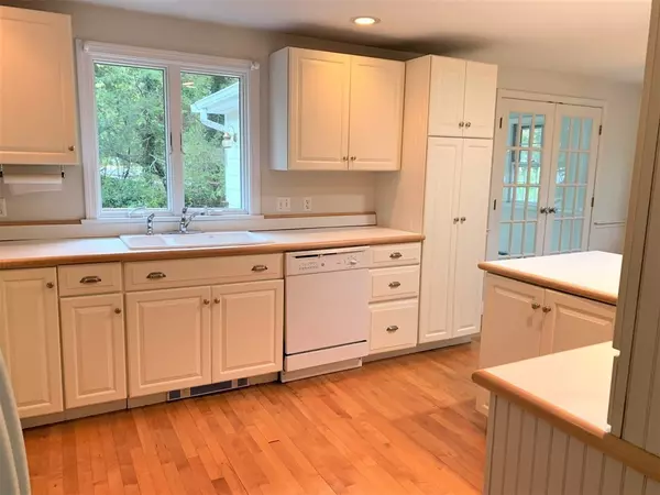 Cohasset, MA 02025,362 N Main St