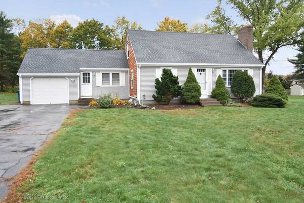 21 Rosemarie Dr, Seekonk, MA 02771