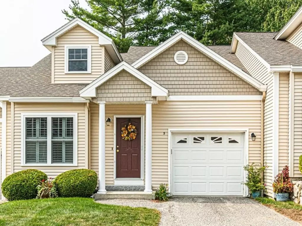 Pelham, NH 03076,5 Winterberry Road #9