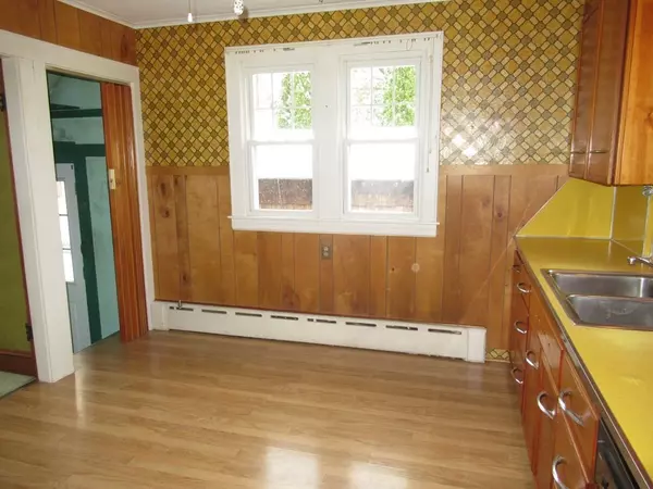 Springfield, MA 01104,1585 Carew St