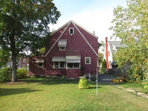 1585 Carew St, Springfield, MA 01104