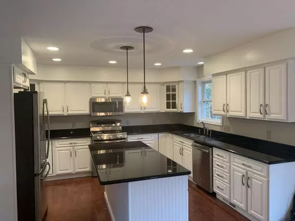 West Springfield, MA 01089,137 Apple Ridge Rd