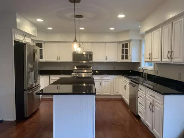 West Springfield, MA 01089,137 Apple Ridge Rd