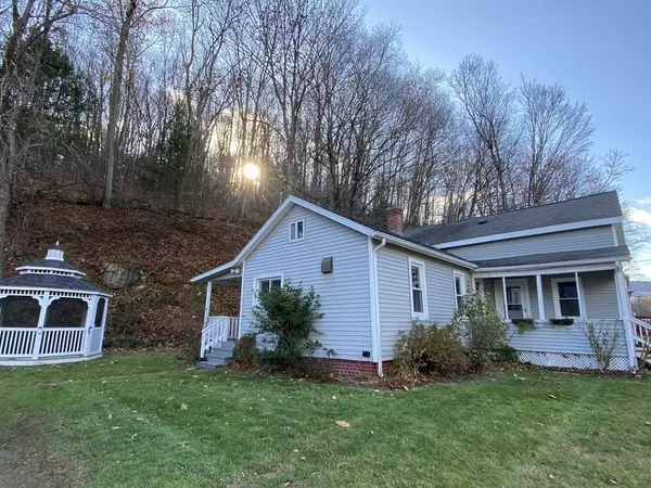 Huntington, MA 01050,6 Laurel Road