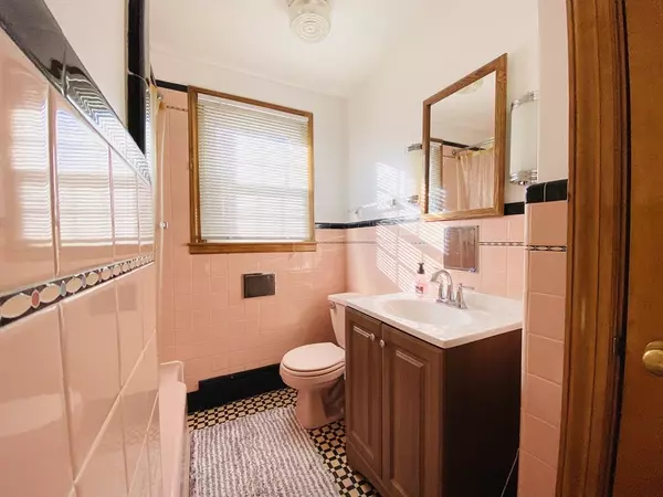 Springfield, MA 01118,737 Allen St