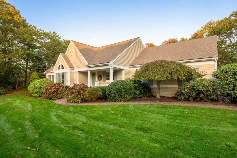 29 Equestrian Ln, Falmouth, MA 02536