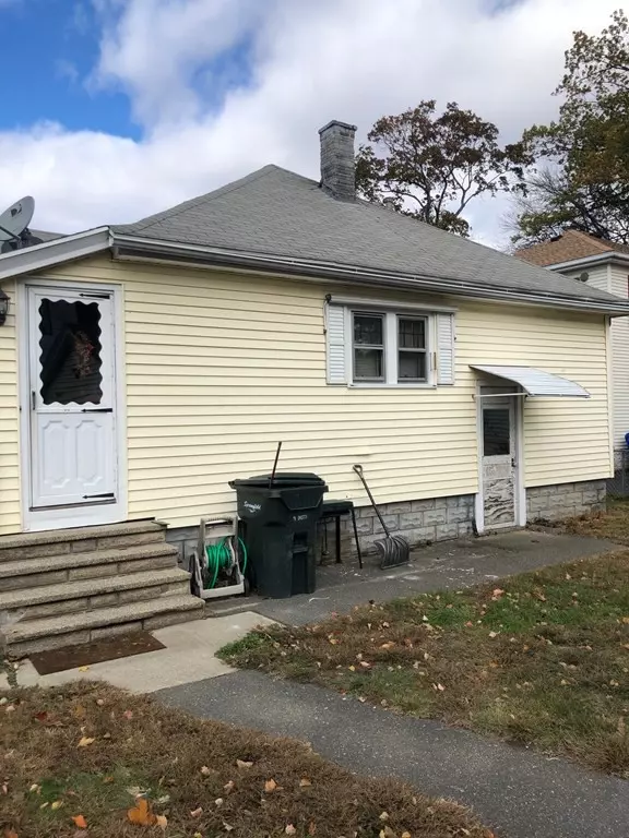 Springfield, MA 01104,1061 Carew St