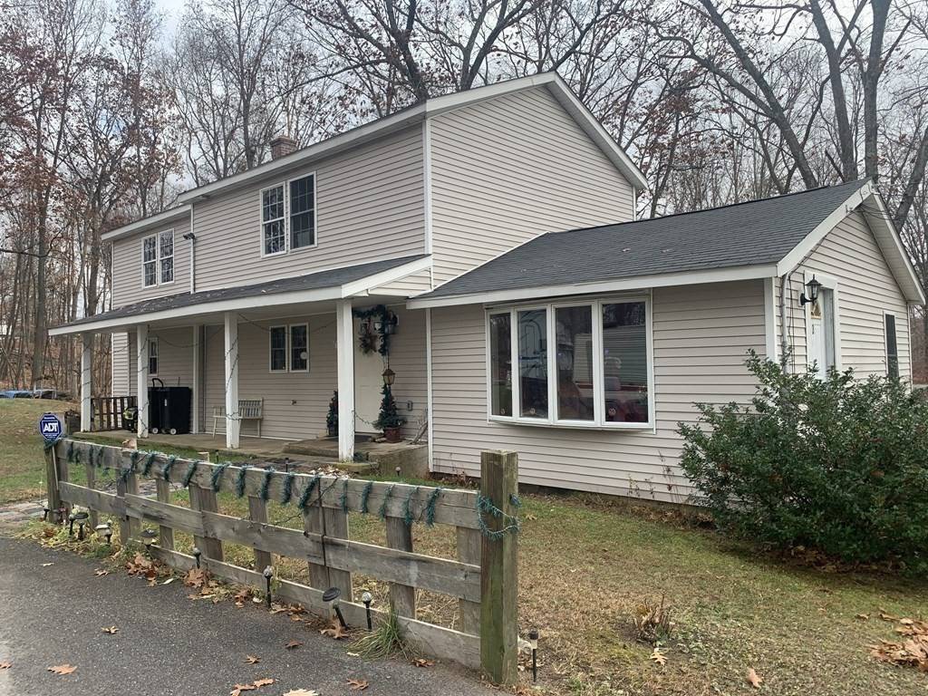 3 Torrey Ln, Millbury, MA 01527
