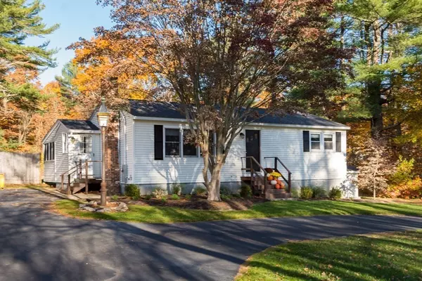 693 Old Plymouth St, Halifax, MA 02338