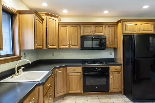 Agawam, MA 01001,97 Beekman Dr #97