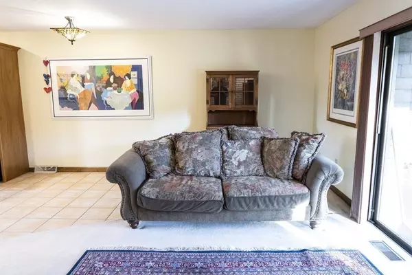 Agawam, MA 01001,97 Beekman Dr #97