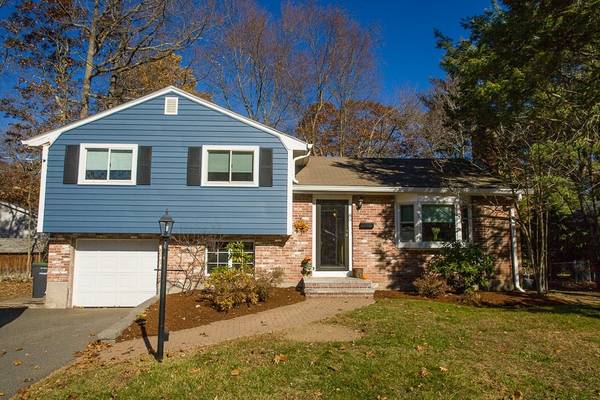 85 Chickering Rd, Dedham, MA 02026