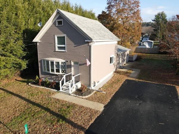 23 Oak St, Gill, MA 01354