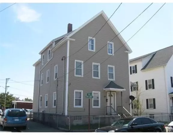 34 Stapleton St, New Bedford, MA 02744