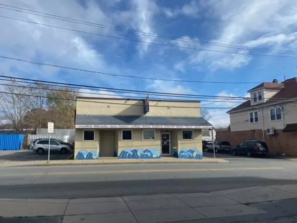 164-166 S Main St, Acushnet, MA 02743