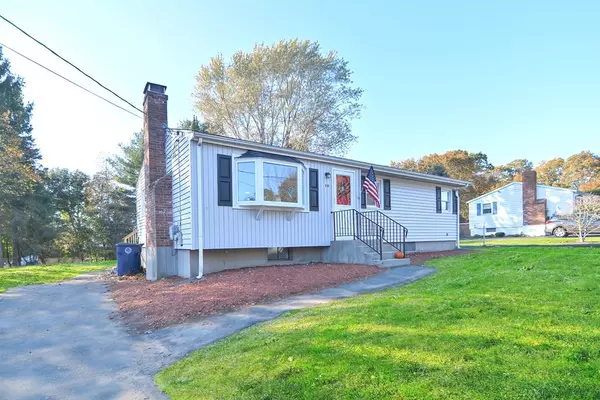 20 Hemlock Dr, Medway, MA 02053