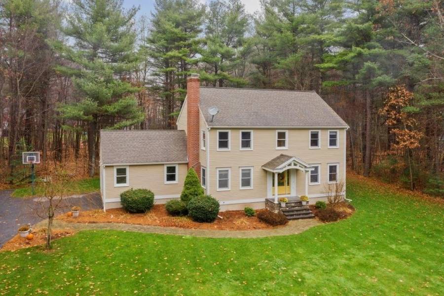 16 Stagecoach Rd, Princeton, MA 01541