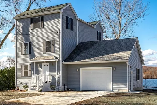 Blackstone, MA 01504,17 Shore Dr