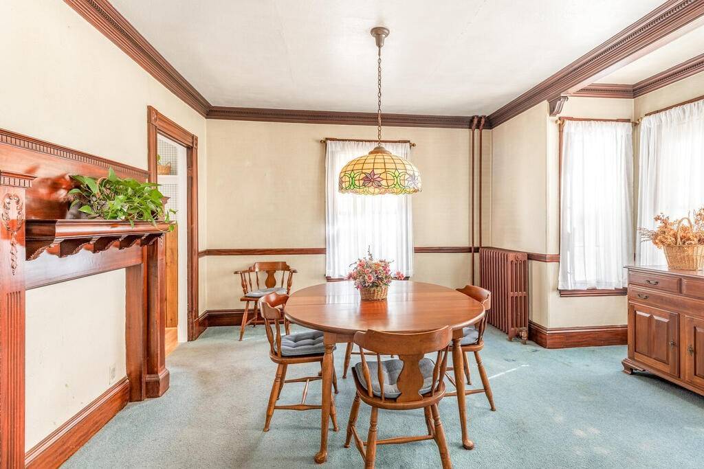 Wakefield, MA 01880,11 Elm Square