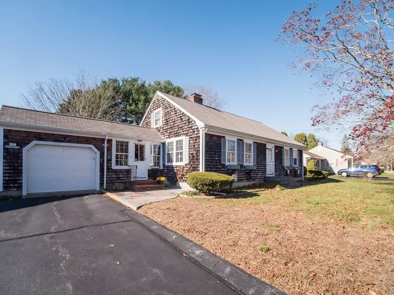 88 Nyes Ln, Acushnet, MA 02743