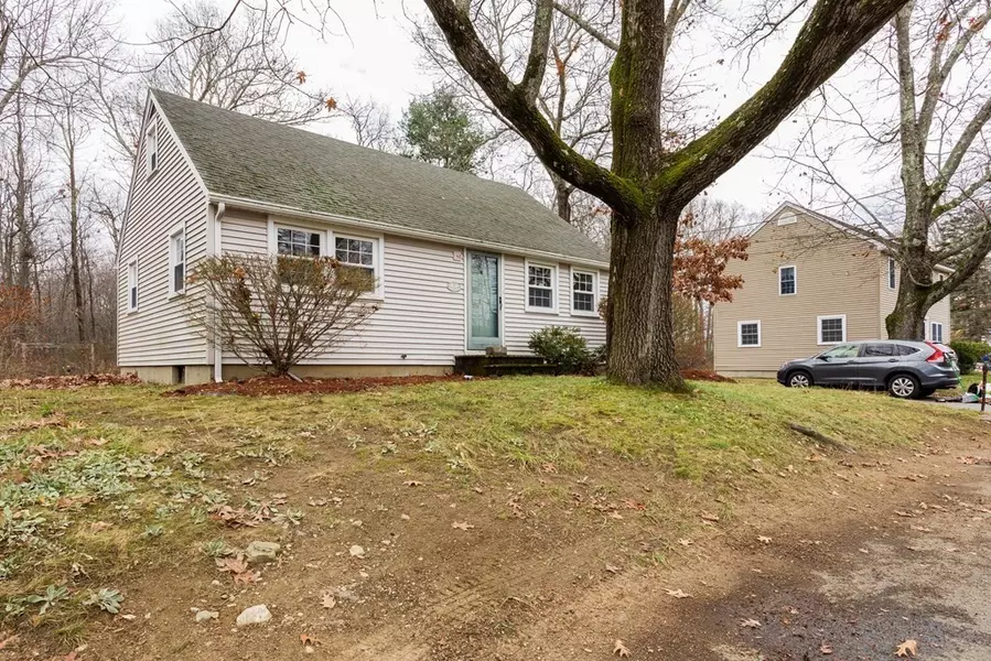 32 Mayflower Rd, Leicester, MA 01524