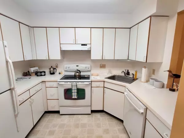 100 Rosemary Way #208, Needham, MA 02494