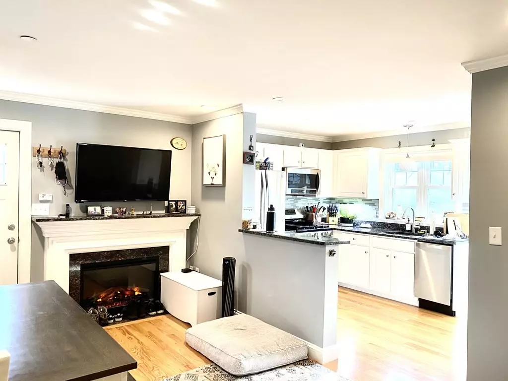 Chelmsford, MA 01824,15 Wilson St #b