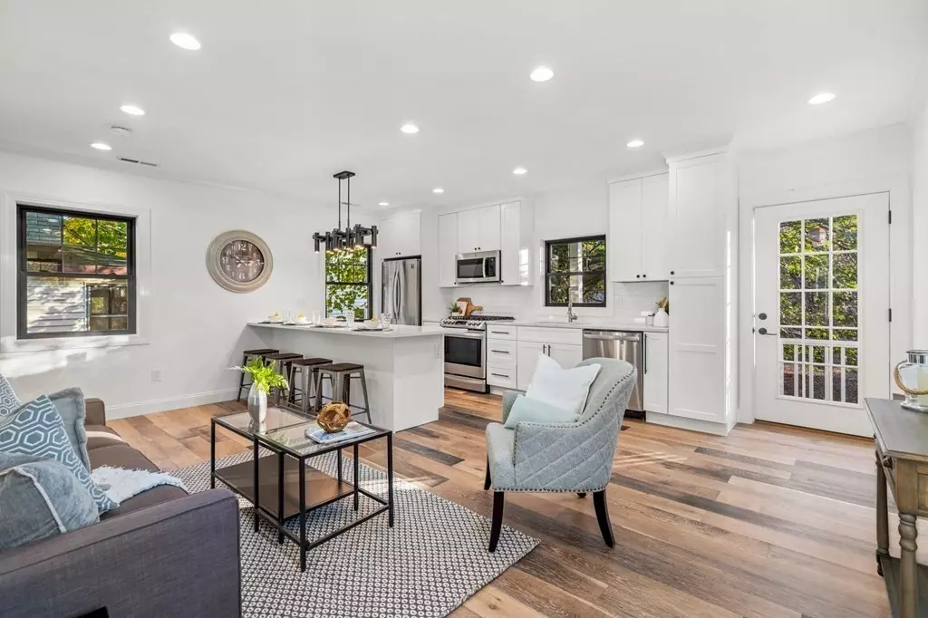 Salem, MA 01970,11 Rice Street #2