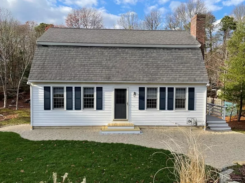 388 Lake Shore Dr, Sandwich, MA 02563