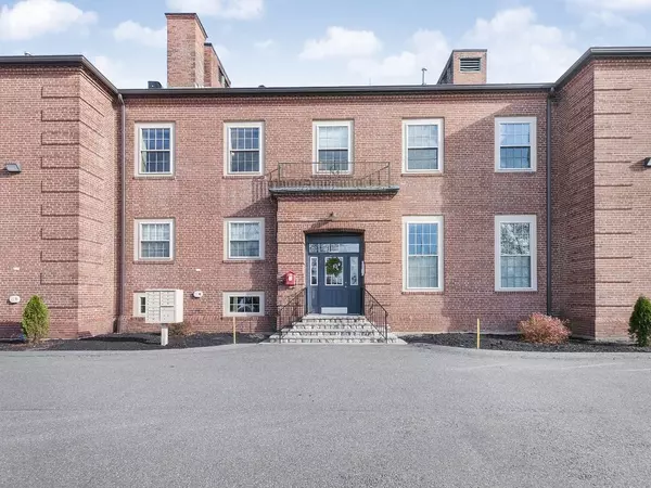 195 Collincote St #212, Stoneham, MA 02180