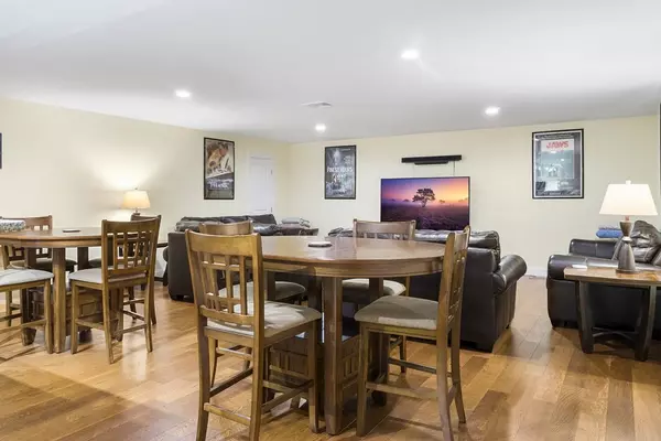 Provincetown, MA 02657,2 Harbour Drive