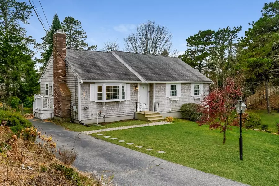 25 Glendale Ln, Harwich, MA 02645