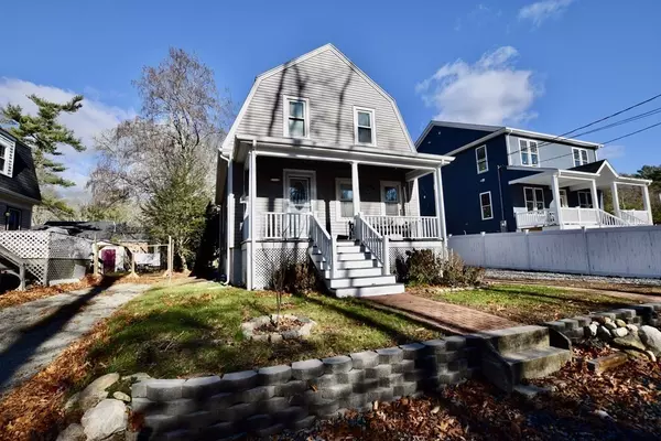 8 Plymouth St, Lakeville, MA 02347