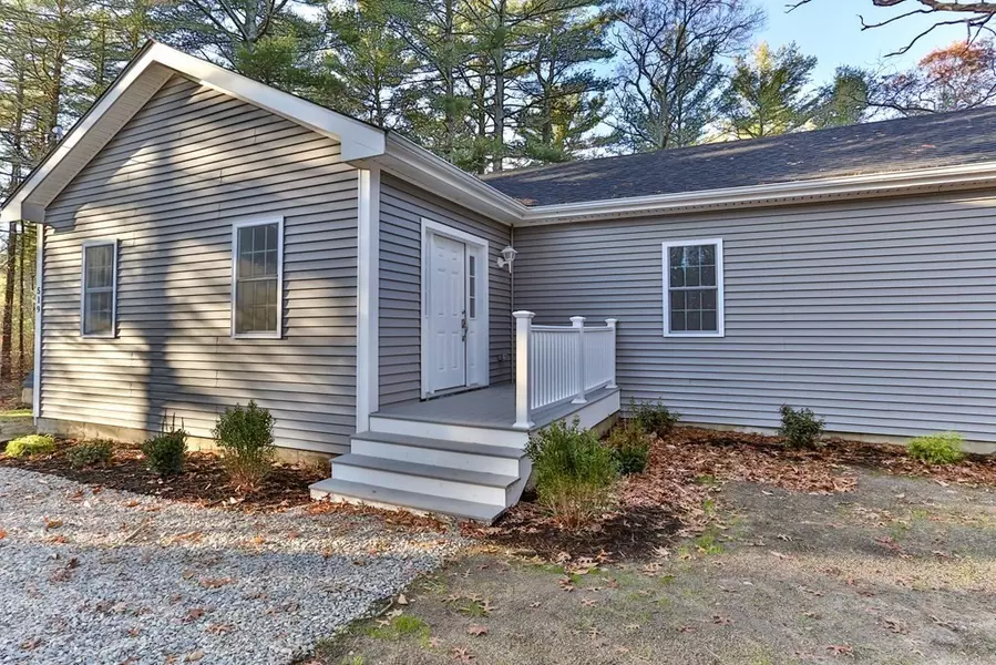 519 County Rd, Hanson, MA 02341