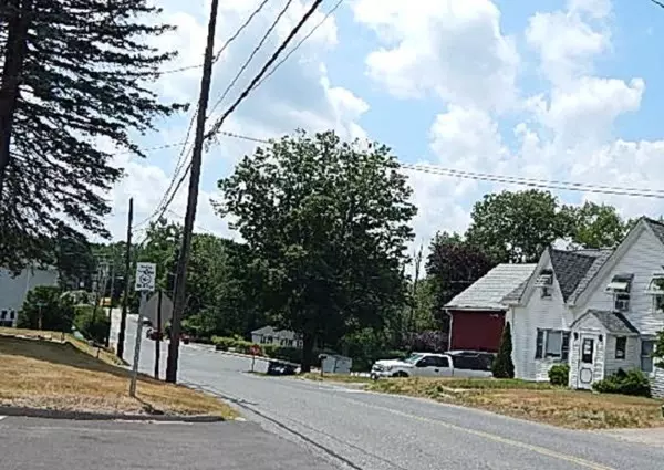 Charlton, MA 01507,15 Stafford St