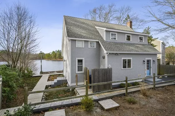 5 Lake Shore Ave, Plymouth, MA 02360