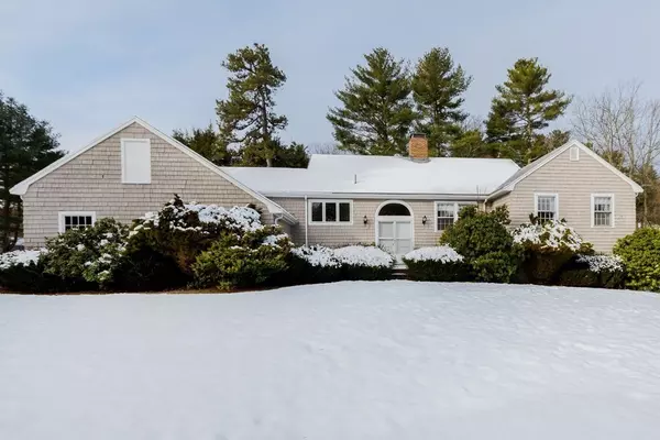 12 Indian Hill Rd, Medfield, MA 02052