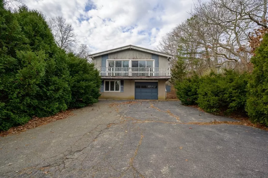 10 Menotomy Rd, Plymouth, MA 02360