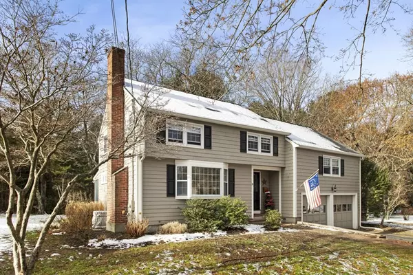 16 Saunders Road, Lynnfield, MA 01940