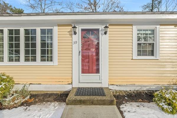 39 Hillside Ave, Halifax, MA 02338