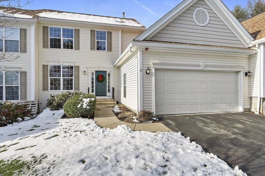 27 Brook Ln #27, Berlin, MA 01503