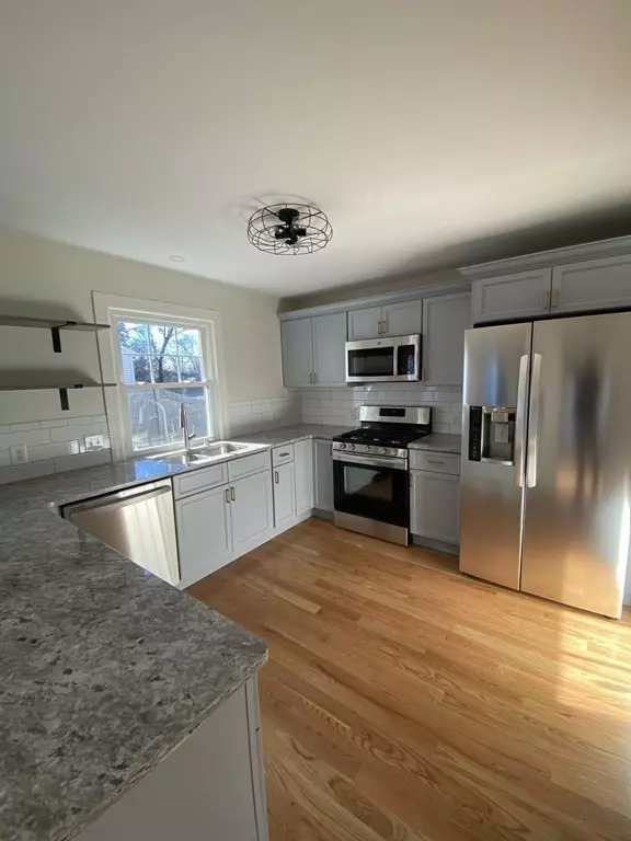 East Longmeadow, MA 01028,41 Helen Cir