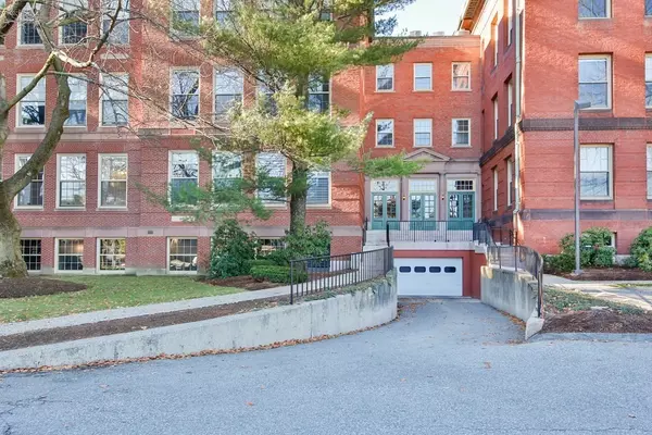 Medford, MA 02155,54 Forest Street #209