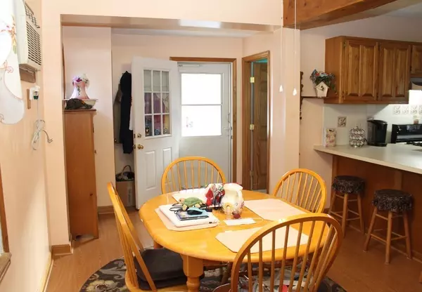 Millville, MA 01529,8 Albion St