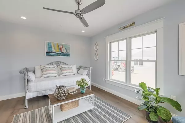 Eastham, MA 02642,8 Bank Street #8