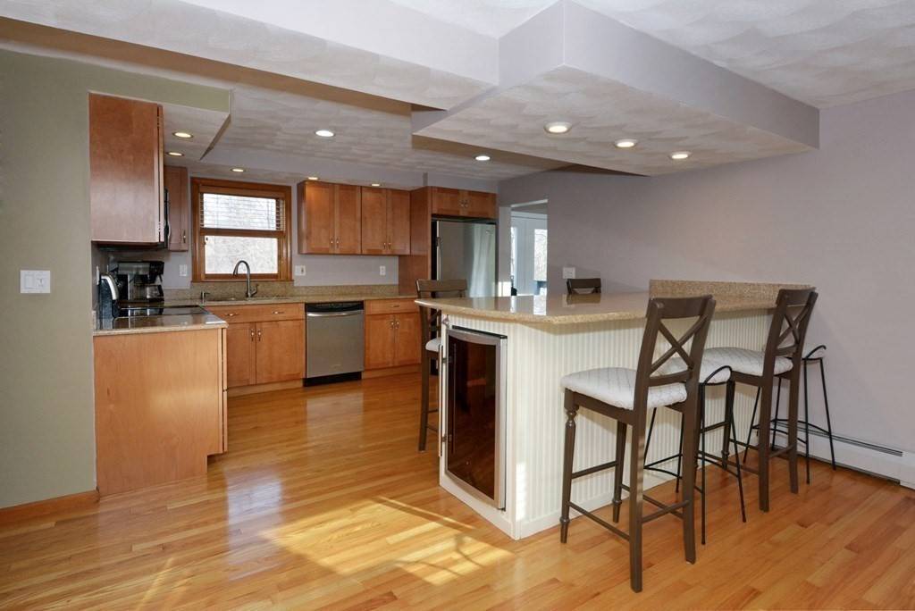 Derry, NH 03038,16 Beacon Hill Rd