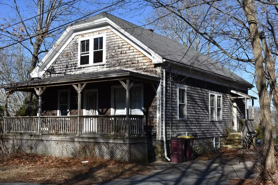 10 Blain St, Acushnet, MA 02743