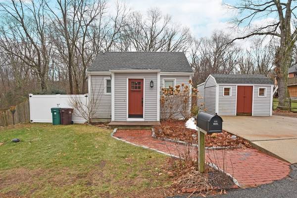 25 Hillview St, Woonsocket, RI 02895